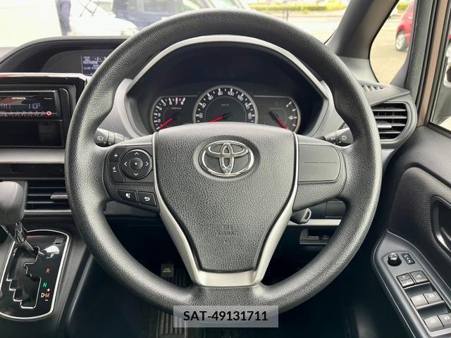 Toyota NOAH 2015-03 365110-11
