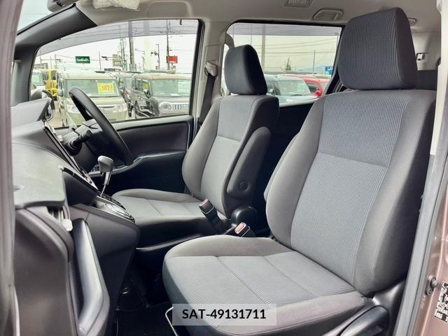 Toyota NOAH 2015-03 365110-21