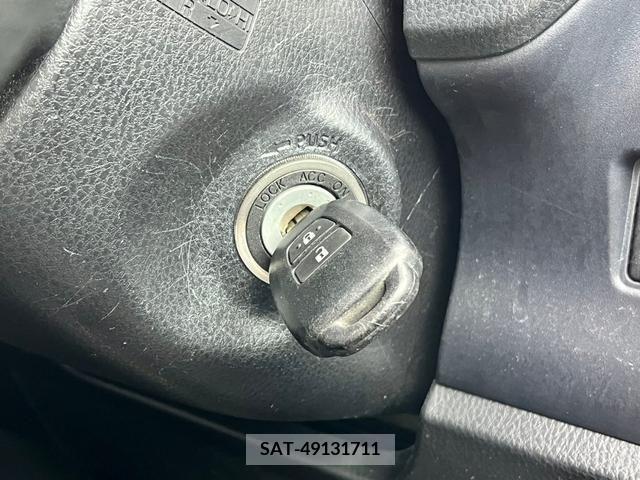 Toyota NOAH 2015-03 365110-18
