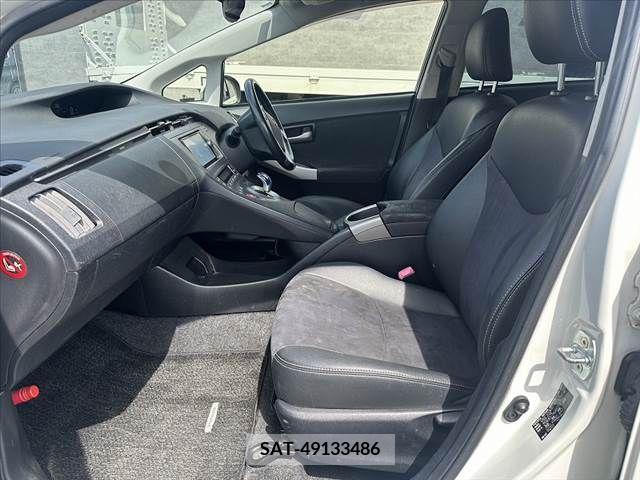Toyota PRIUS 2013-02 322044-21