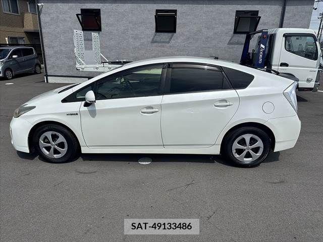 Toyota PRIUS 2013-02 322044-11