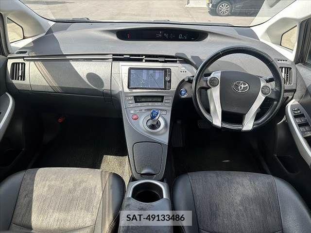 Toyota PRIUS 2013-02 322044-1