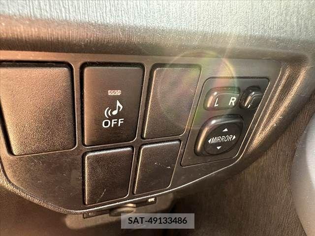 Toyota PRIUS 2013-02 322044-27