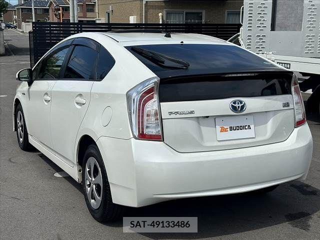 Toyota PRIUS 2013-02 322044-15