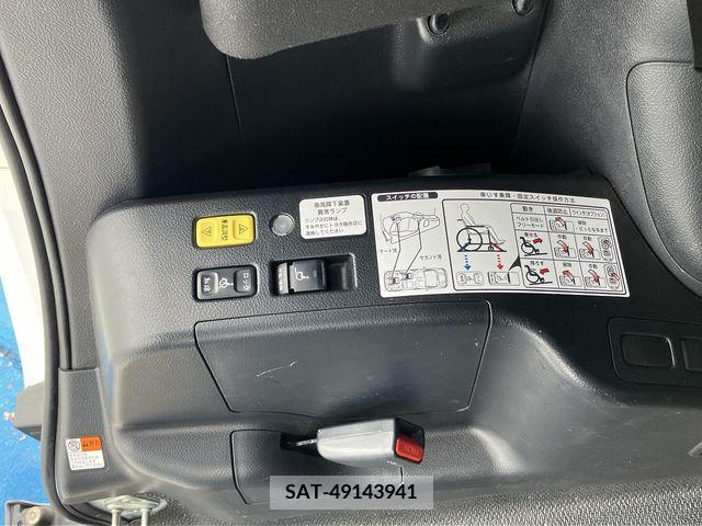 Toyota ESQUIRE 2015-12 221743-14