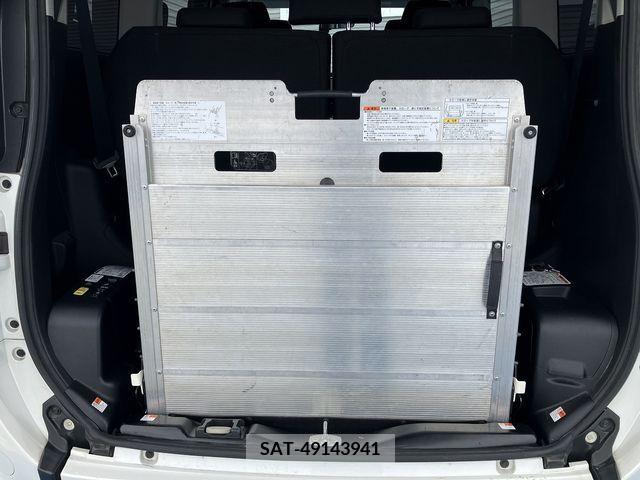 Toyota ESQUIRE 2015-12 221743-9