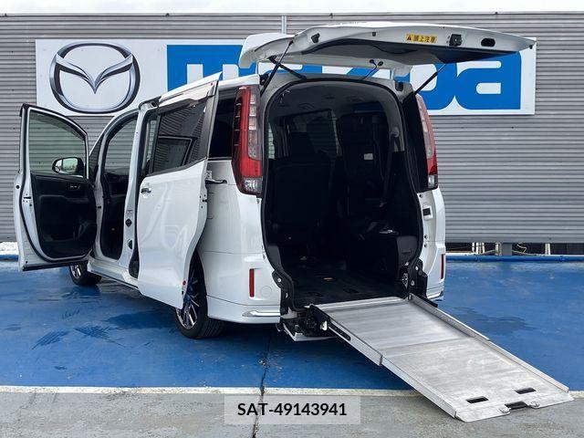 Toyota ESQUIRE 2015-12 221743-0