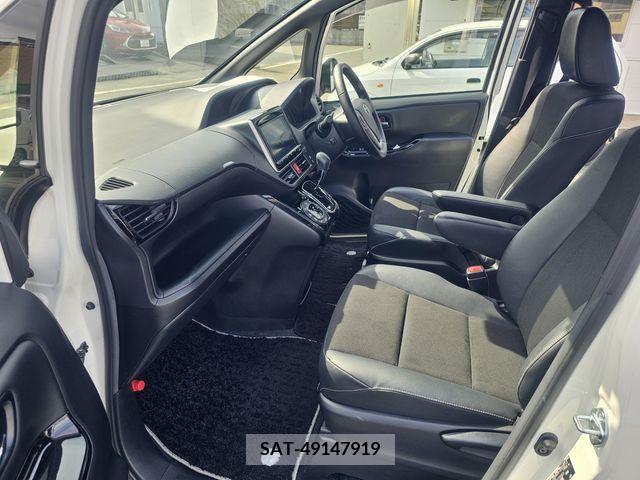 Toyota NOAH 2018-01 255328-8