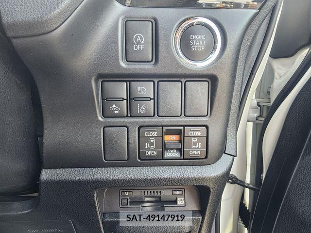 Toyota NOAH 2018-01 255328-9