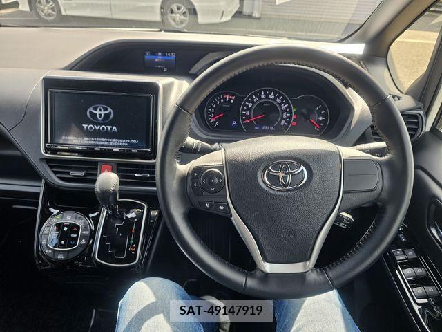 Toyota NOAH 2018-01 255328-10