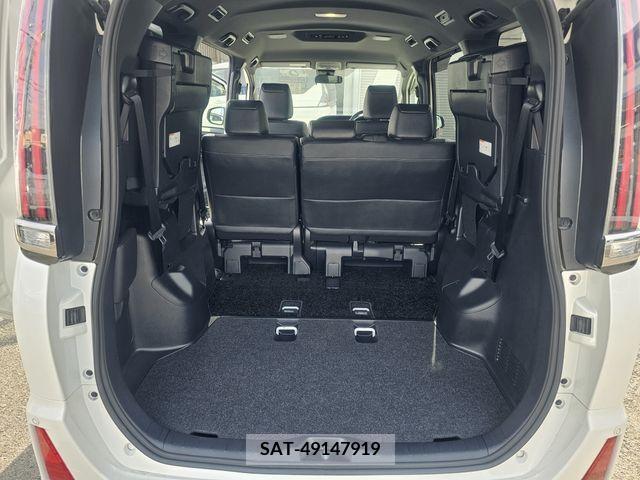 Toyota NOAH 2018-01 255328-4