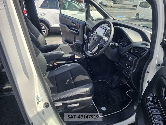 Toyota NOAH 2018-01 255328-5