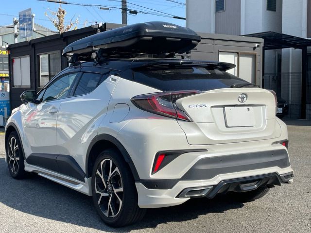 Toyota C-HR 2017-09 192145-3