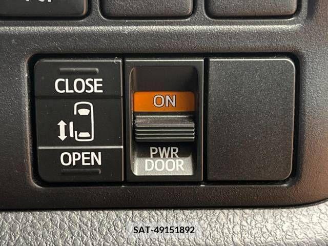 Toyota VOXY 2017-12 288867-8