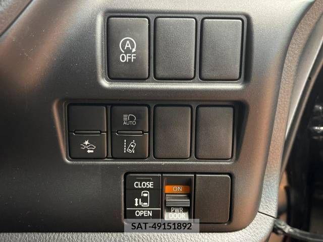 Toyota VOXY 2017-12 288867-6