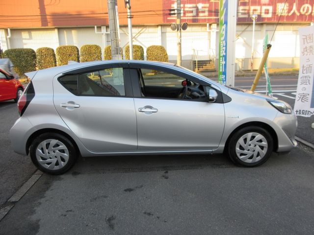 Toyota AQUA 2018-10 189402-7