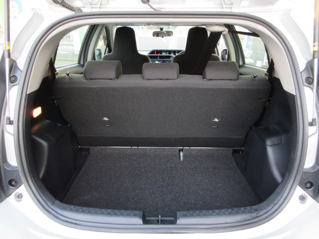 Toyota AQUA 2018-10 189402-13