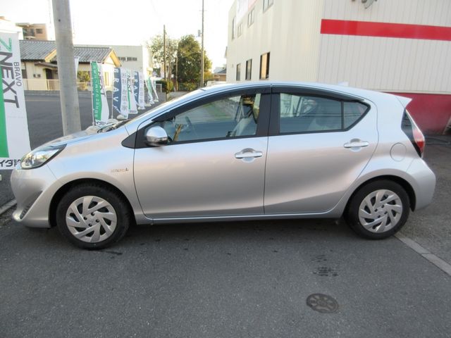 Toyota AQUA 2018-10 189402-6