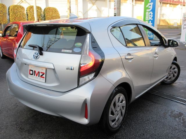 Toyota AQUA 2018-10 189402-5