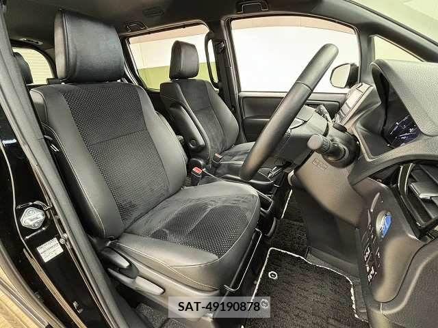 Toyota VOXY HYBRID 2020-10 219725-4