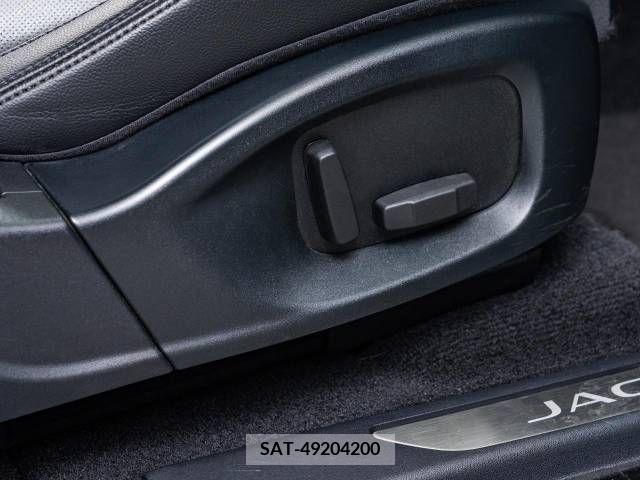 Jaguar E-PACE 2018-09 374030-3