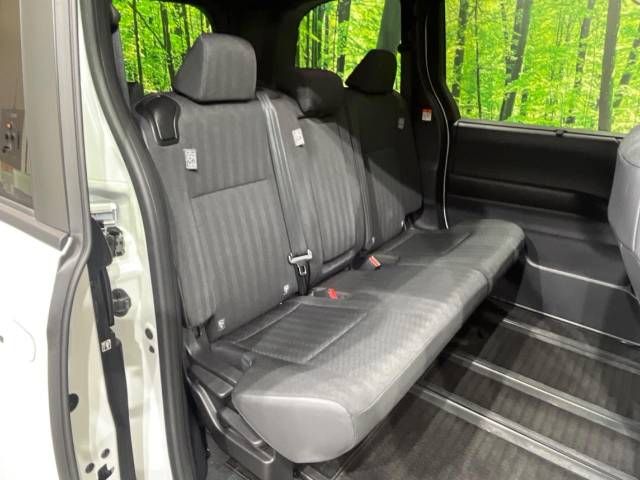 Toyota NOAH 2023-06 191633-9