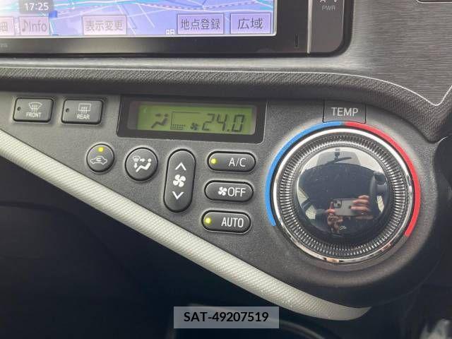 Toyota AQUA 2013-06 389352-5