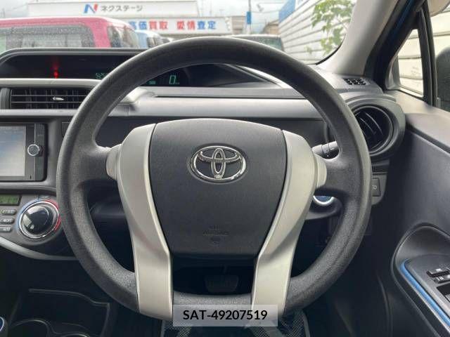 Toyota AQUA 2013-06 389352-11