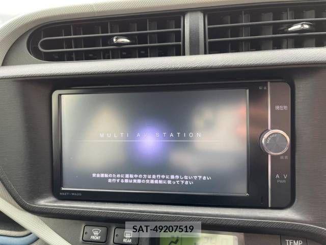 Toyota AQUA 2013-06 389352-2
