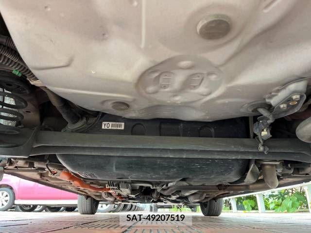 Toyota AQUA 2013-06 389352-19