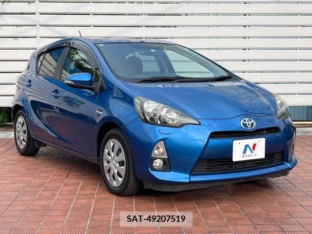 Toyota AQUA 2013-06 389352-16
