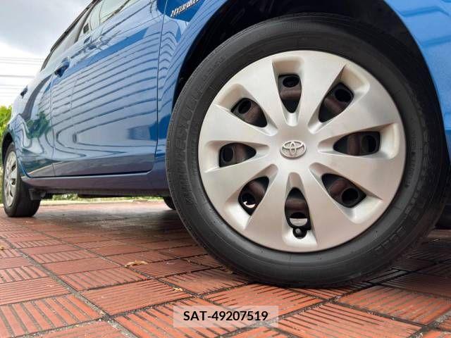 Toyota AQUA 2013-06 389352-13