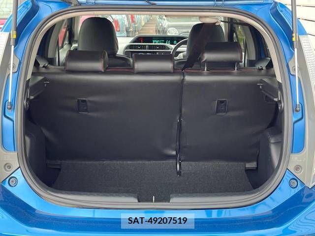 Toyota AQUA 2013-06 389352-10