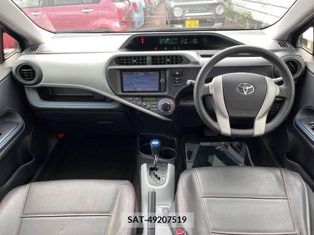 Toyota AQUA 2013-06 389352-1