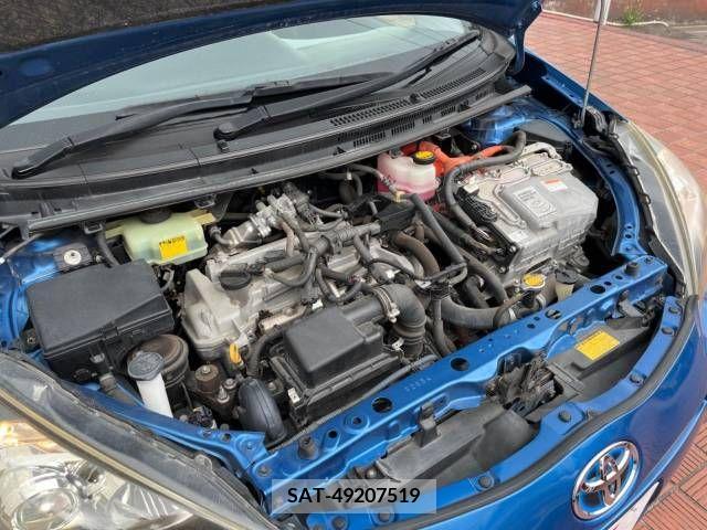 Toyota AQUA 2013-06 389352-18