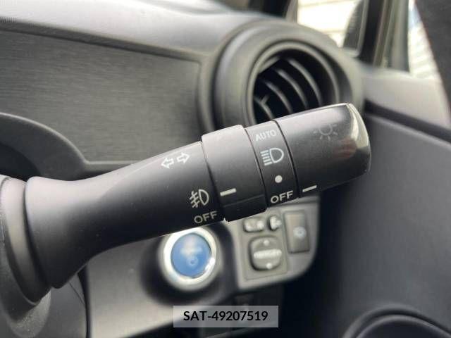 Toyota AQUA 2013-06 389352-6