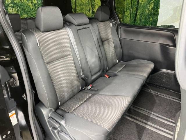 Toyota VOXY 2018-10 190868-9