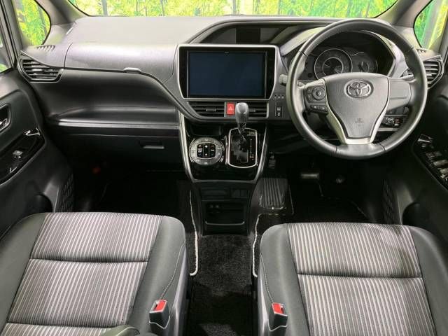Toyota VOXY 2018-10 190868-1
