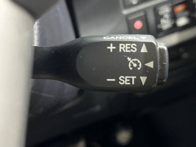 Toyota VOXY 2018-10 190868-6