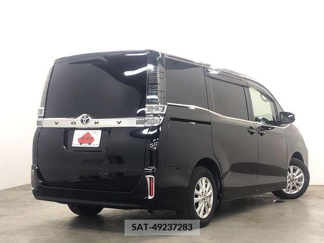Toyota VOXY 2017-11 288981-2