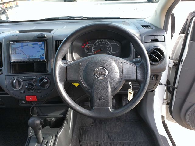 Nissan NV150 AD 2018-12 185646-11