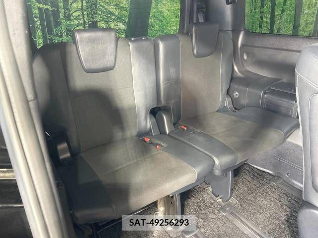 Toyota NOAH 2018-01 321548-9