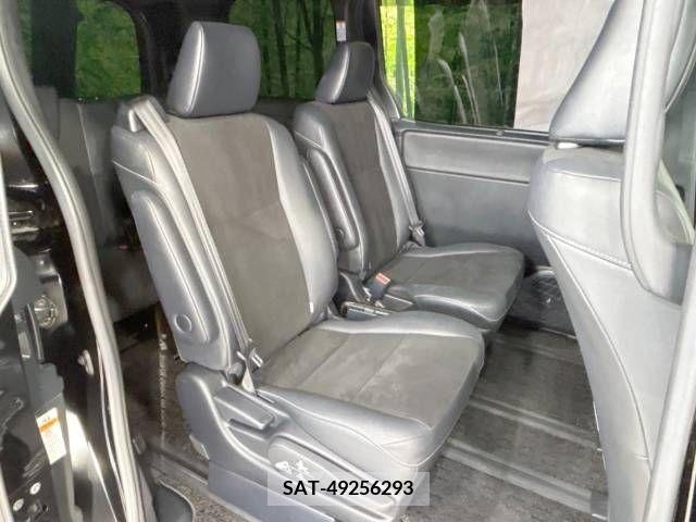 Toyota NOAH 2018-01 321548-8