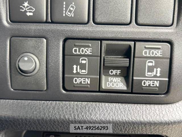Toyota NOAH 2018-01 321548-4
