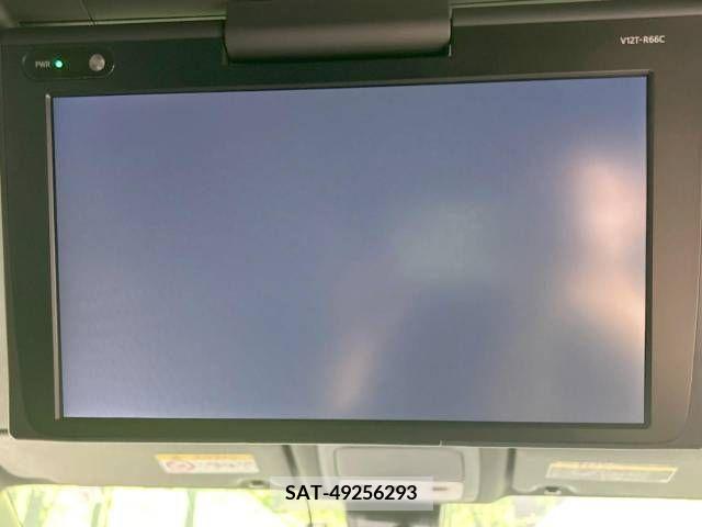 Toyota NOAH 2018-01 321548-3