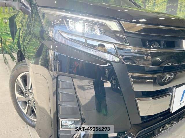 Toyota NOAH 2018-01 321548-12
