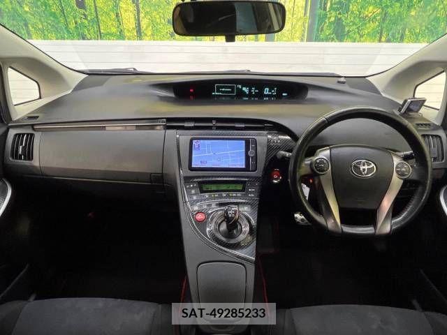 Toyota PRIUS 2013-01 338846-1