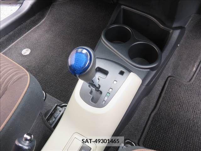 Toyota AQUA 2012-10 313958-11