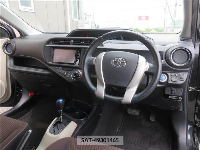 Toyota AQUA 2012-10 313958-1