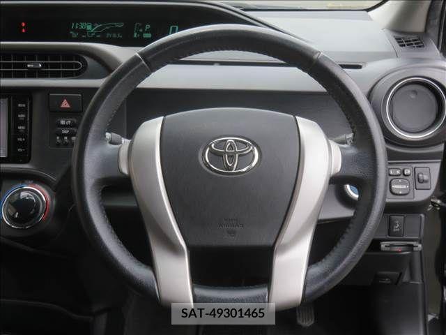 Toyota AQUA 2012-10 313958-9